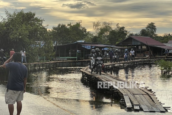 Kadis Pekerjaan Umum Sintang Sebut Infrastruktur Jalan dan