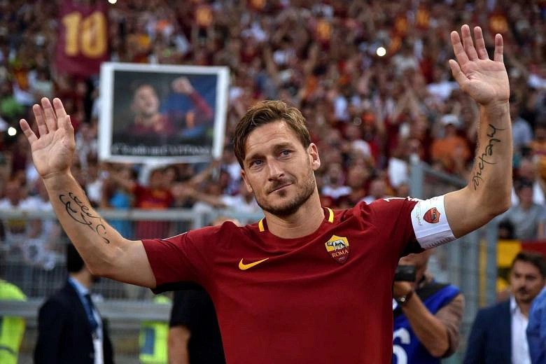 CHUTOGEL - Totti pertimbangkan comeback sepak bola setelah pensiun