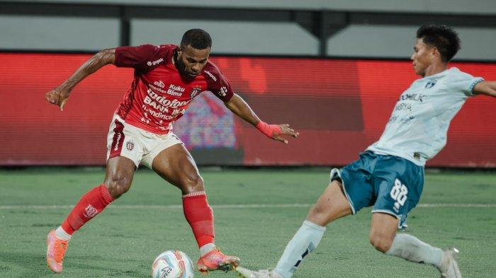 PADANG MEDIA - Bali United: Momen Kemenangan 3-0 atas Persis Solo