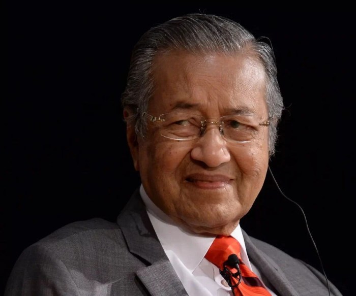 Pasang Surut Kondisi Kesehatan Mahathir Mohamad Beberapa